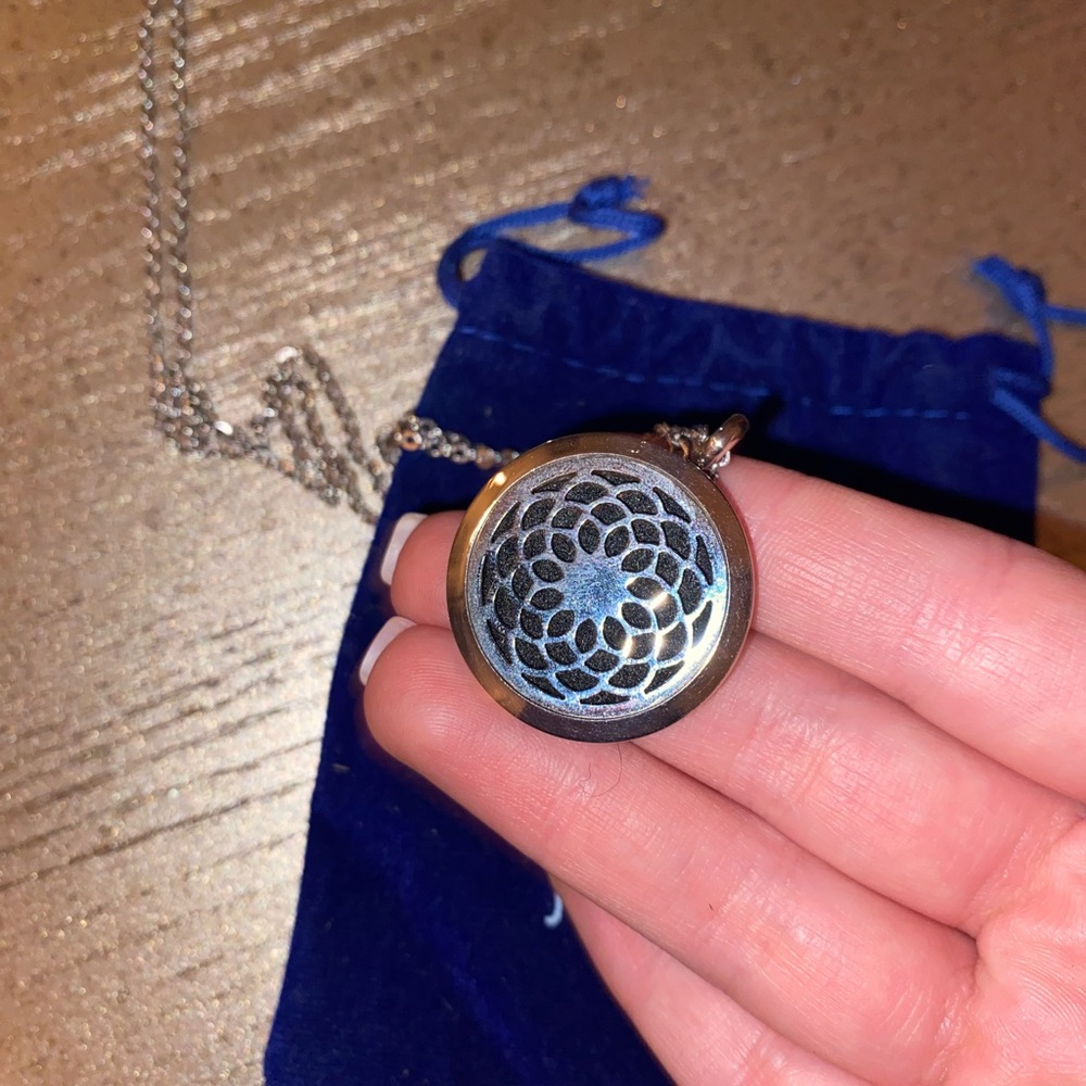 Aromatherapy necklace